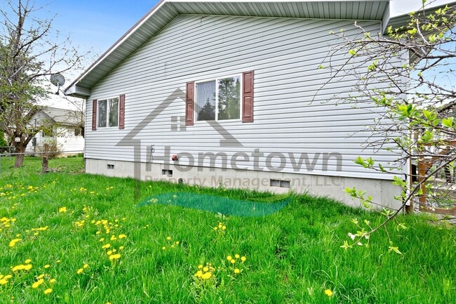 Building Photo - 6498 Tamarack Ln