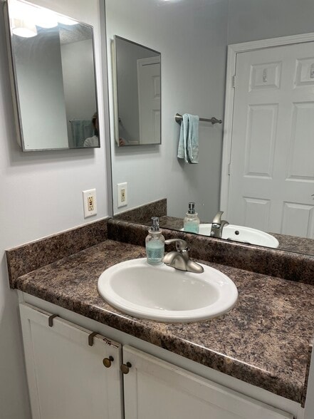 Bathroom - 1250 Parkwood Cir SE