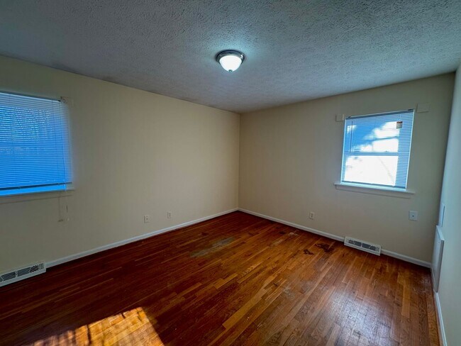 Building Photo - 2600 Anthony Pl