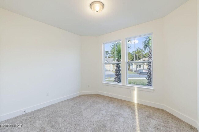 Building Photo - 455 Foxtail Wy