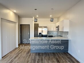 Building Photo - 1653 Midtown Pl