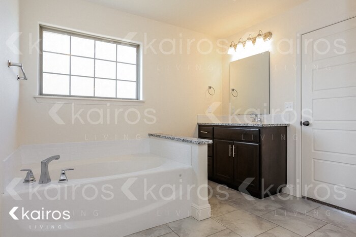 Building Photo - 105 White Oak St