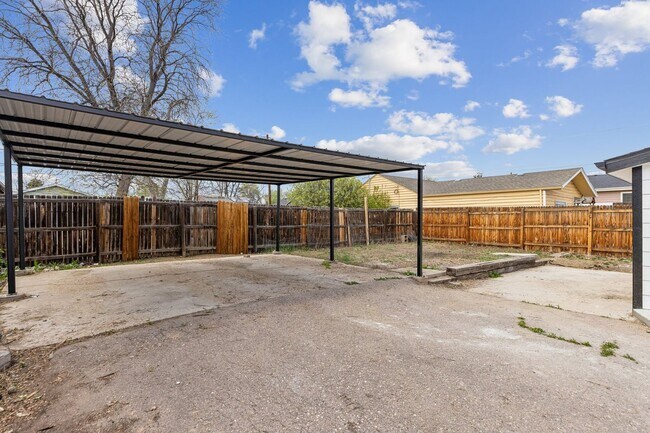 Building Photo - Remodeled house