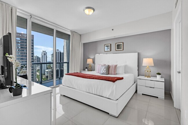 Building Photo - 485 Brickell Ave