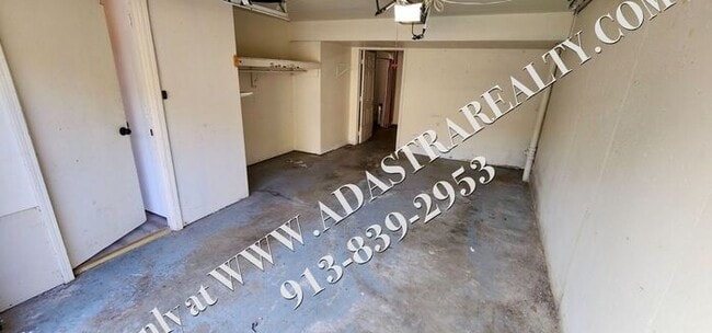 Building Photo - 2 Bed 1.5 Bath Townhome in Bonner Springs-...
