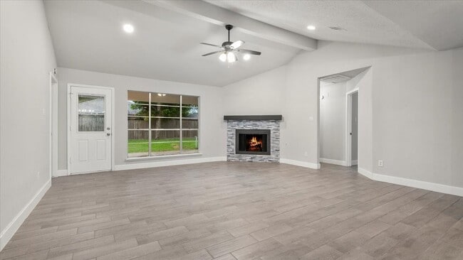 Building Photo - 10622 Highland Woods Dr