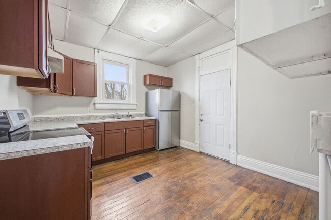 Building Photo - Charming 2-Bedroom, 1-Bath Home with Recent Updates!