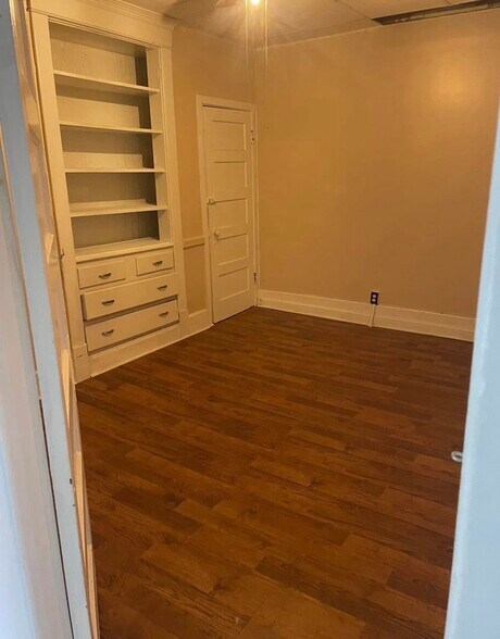 Building Photo - 205 Elm Ave