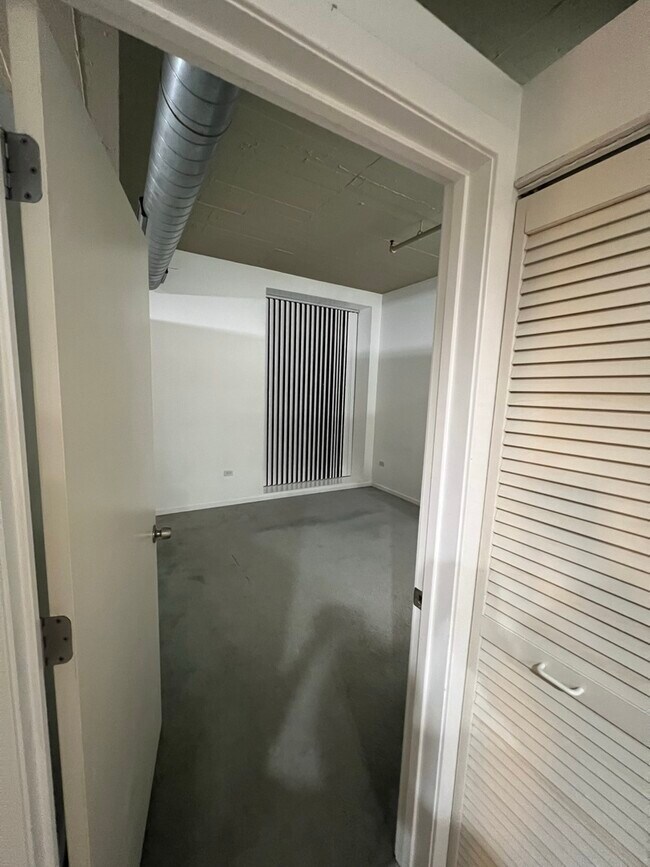 Building Photo - 1525 S Sangamon St