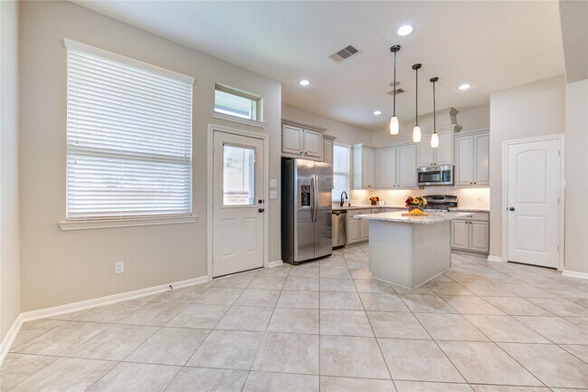 Building Photo - 12130 La Strada St