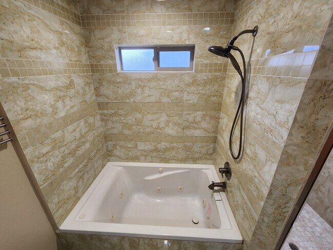 Building Photo - 11131 Sunshine Ter