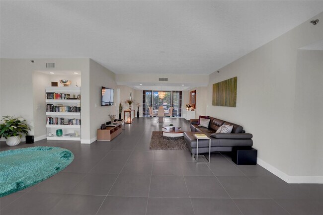 Building Photo - 4108 W Palm Aire Dr