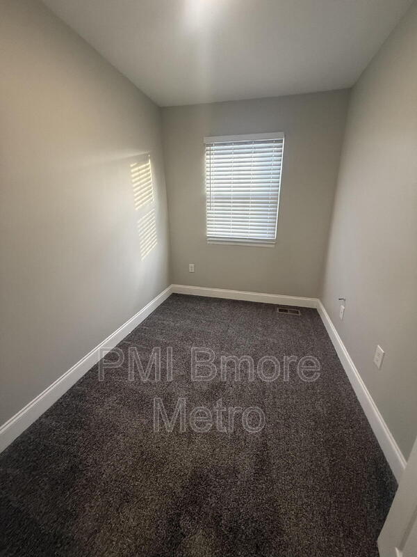 Building Photo - 5 Bohn Ct