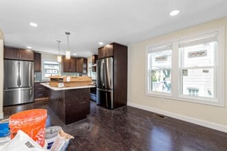 Building Photo - TUFTS 5 bed 5.5 bath - Available 6/1
