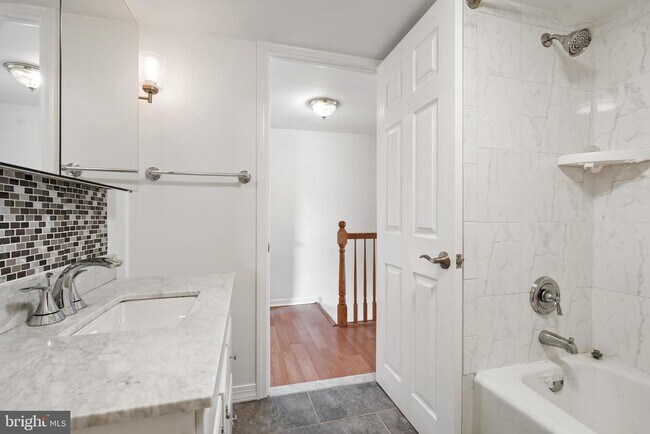 Building Photo - 236 Gerritt St