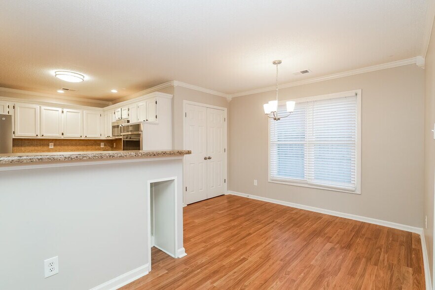 Building Photo - 1855 Oak Springs Dr