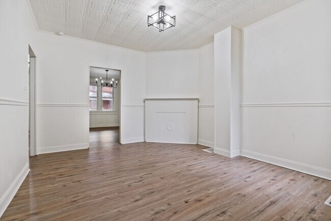 Building Photo - 4 bed 1.5 bath - completely updated, central air, patio.  Great location