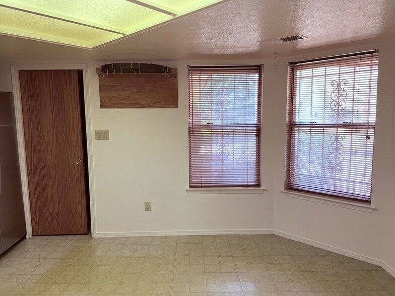 Building Photo - 5516 Cochiti Ct NW