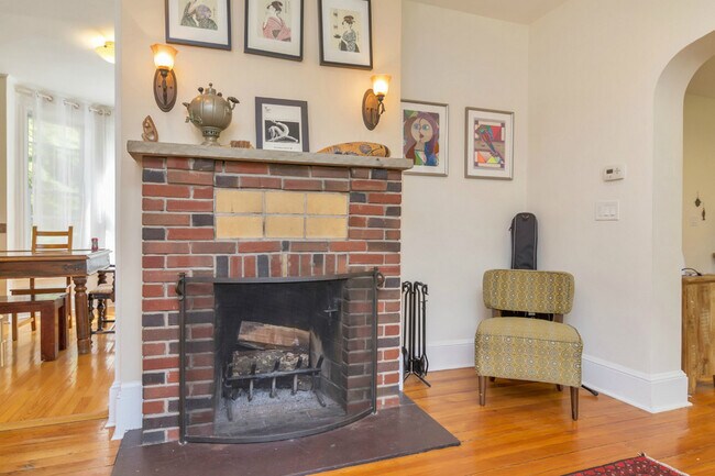 Building Photo - 48 Stelfox St