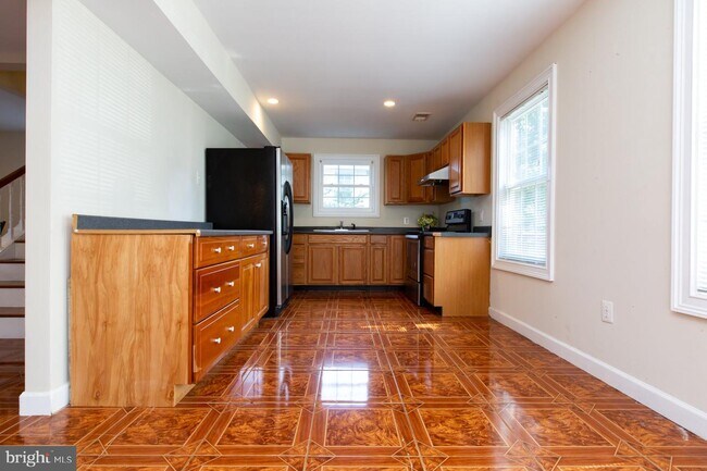 Building Photo - 303 Lincoln Ave