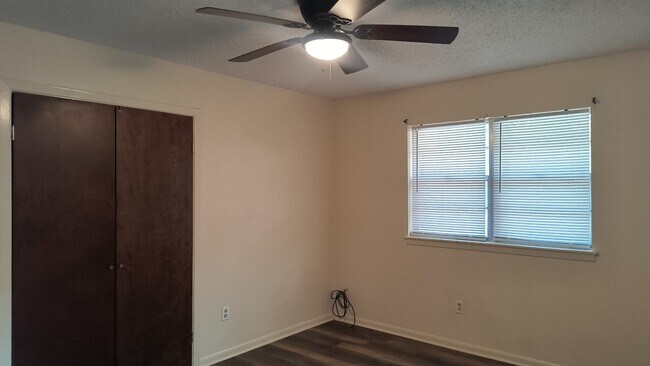 Building Photo - 7211 Rustic Cir