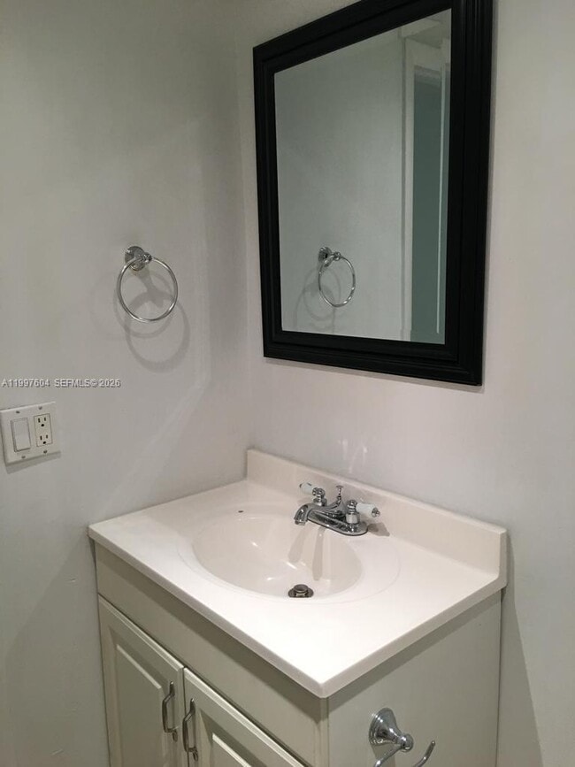 Building Photo - 9375 Fontainebleau Blvd