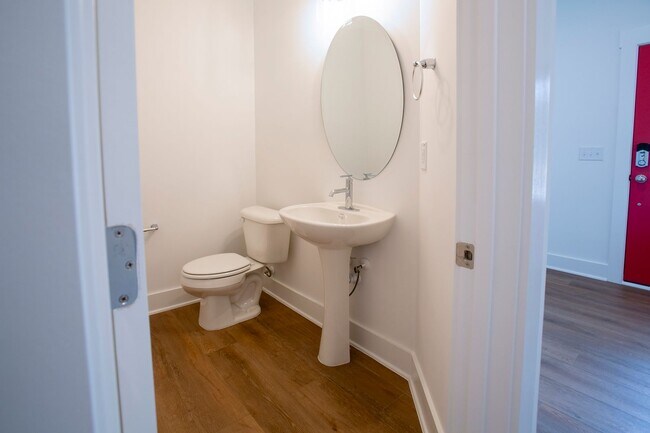 Building Photo - Chatham Park *Like New* Late July availability!
