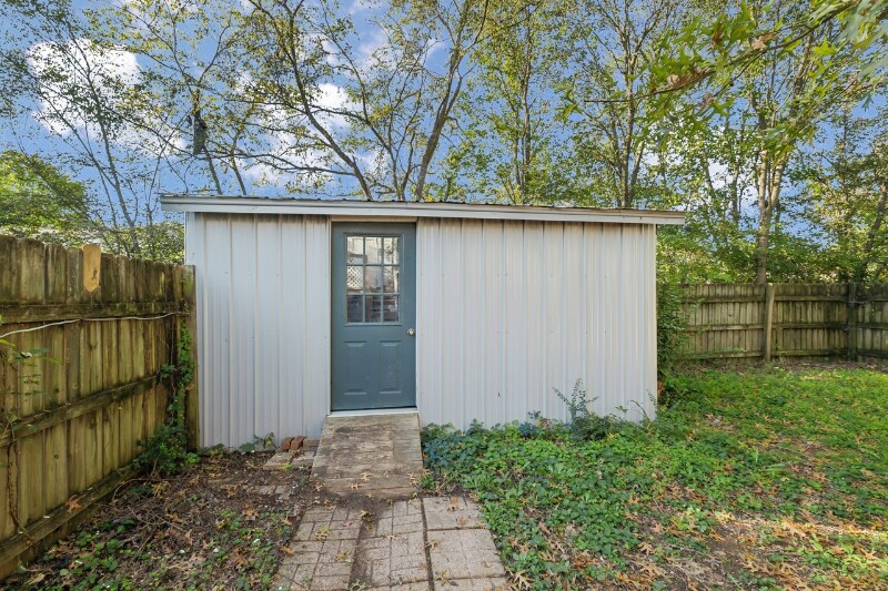 Building Photo - 3304 Oak Trees Ct