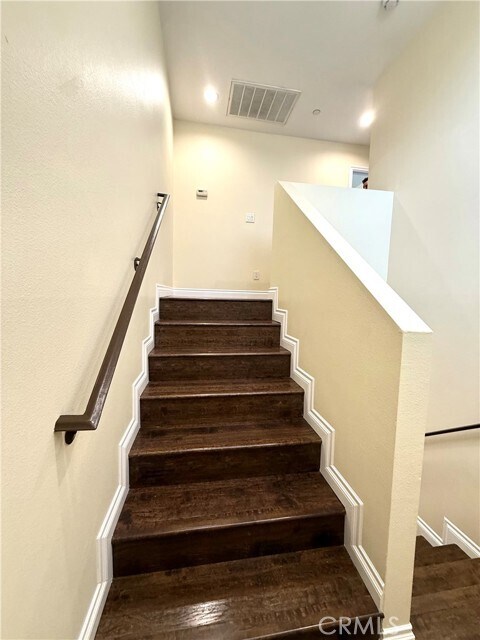 Building Photo - 645 E 78th St