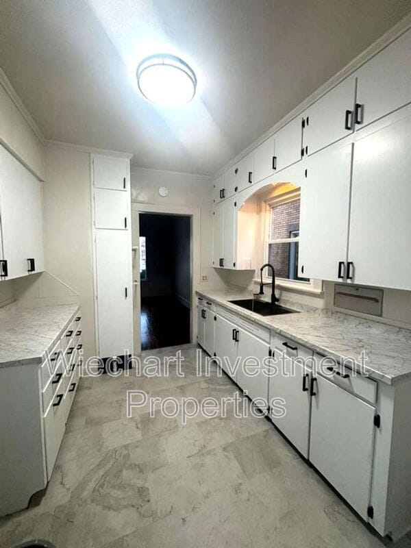 Building Photo - 1139 W Market St