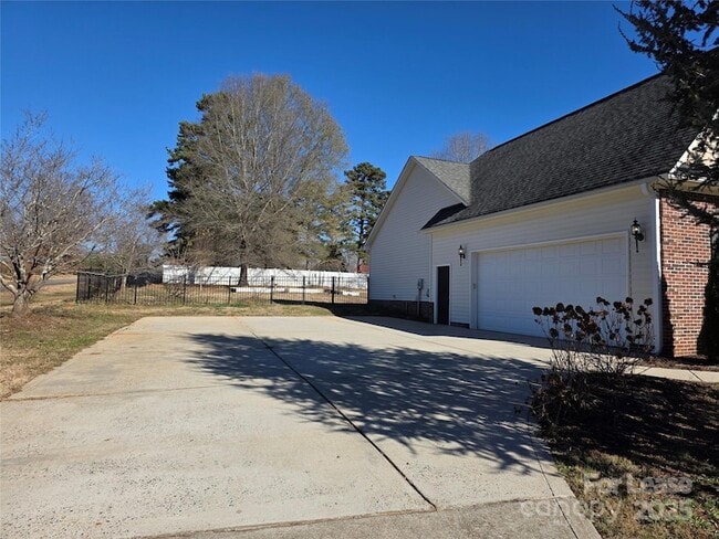 Building Photo - 1682 Lane Rd