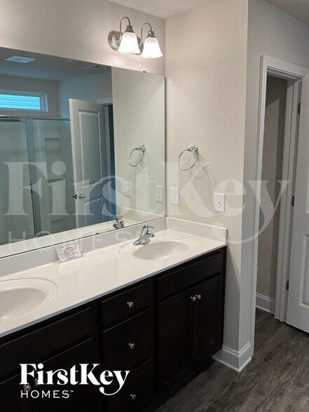 Building Photo - 5513 Cobblestone Glen Dr