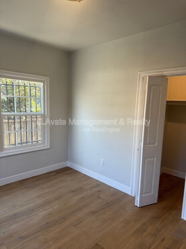 Building Photo - 1607 W 49th St