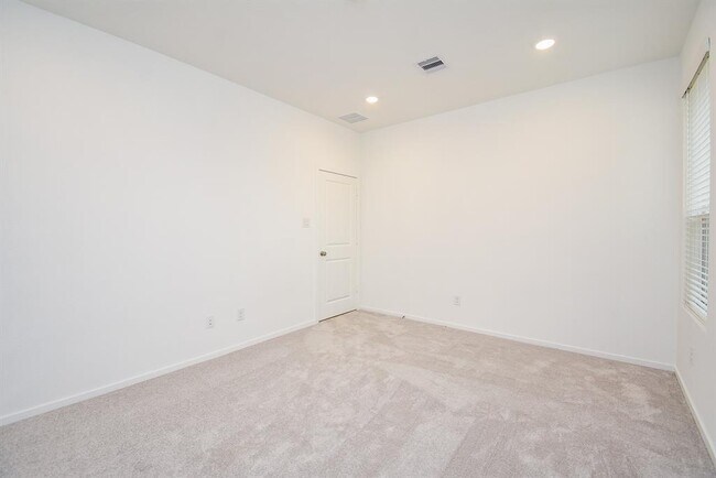 Building Photo - 6307 Serenity View Ln