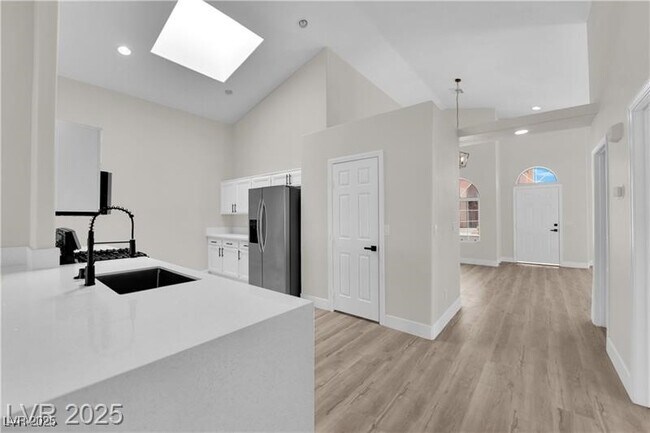 Building Photo - 632 Hitchen Post Dr