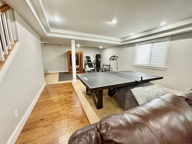 Building Photo - Stunning Home with ~4,000sqft of Living Space In a Great Location!