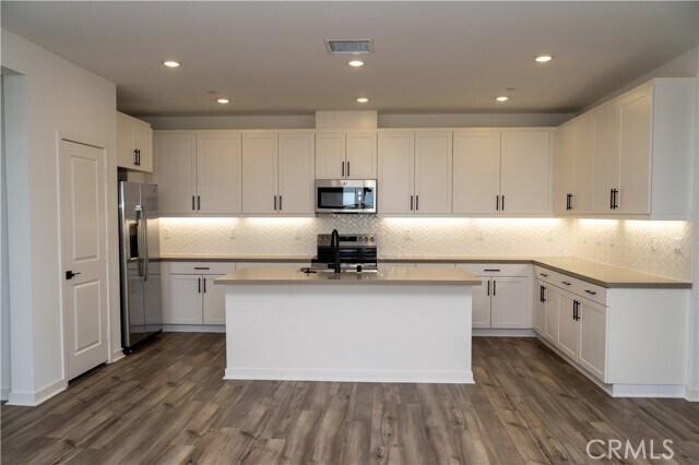 Building Photo - 6136 Valentina Wy