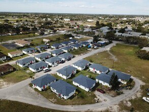 Building Photo - Three Bedroom Single Family Home with Private Fenced Yard and Driveway