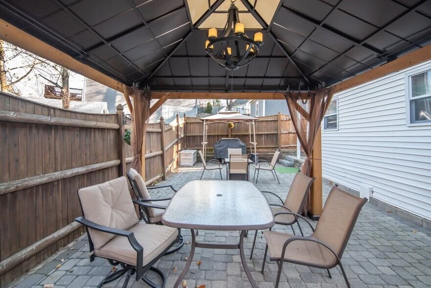 Building Photo - 18 Park Ave