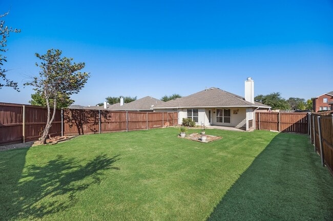 Building Photo - 2271 Fieldcrest Dr