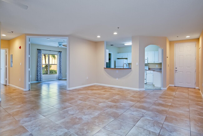 Building Photo - 5015 Fairways Cir