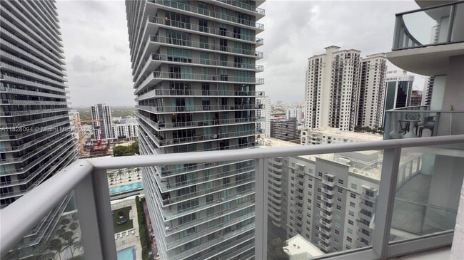 Building Photo - 1100S S Miami Ave