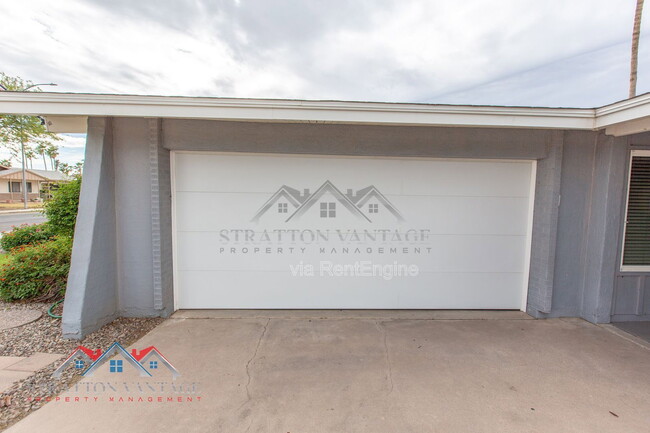 Building Photo - 2224 W Emelita Ave