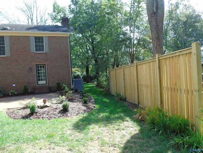 Building Photo - 3317 Lookout Dr SE
