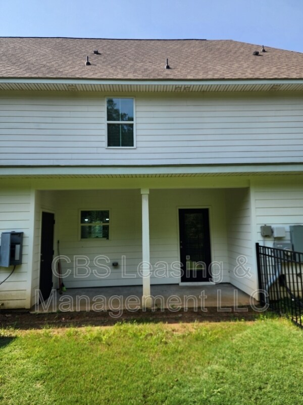 Building Photo - 630 Village Dr