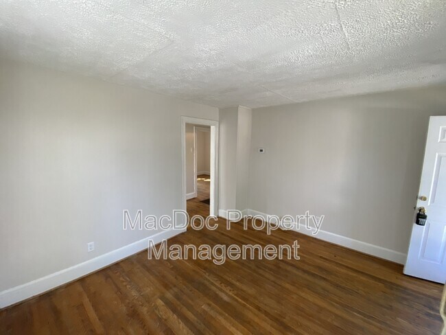 Building Photo - 604 Maury St