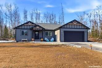 Building Photo - Aurora Heights Ranch