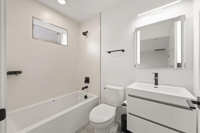 Building Photo - 2001 N Prairie Ave