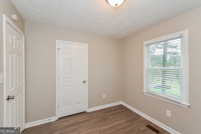 Building Photo - 780 Silverthorne Cir