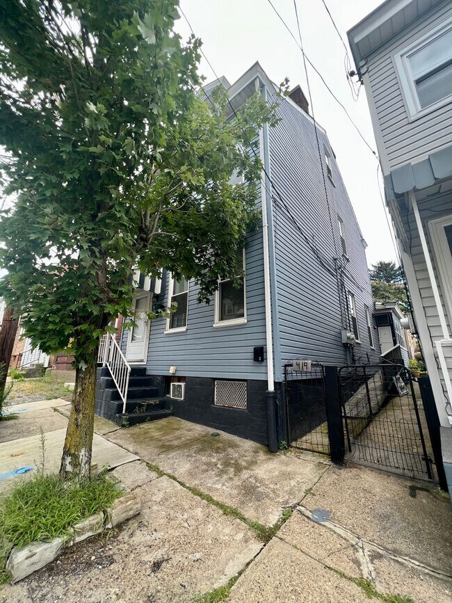 Building Photo - 419 Taylor St